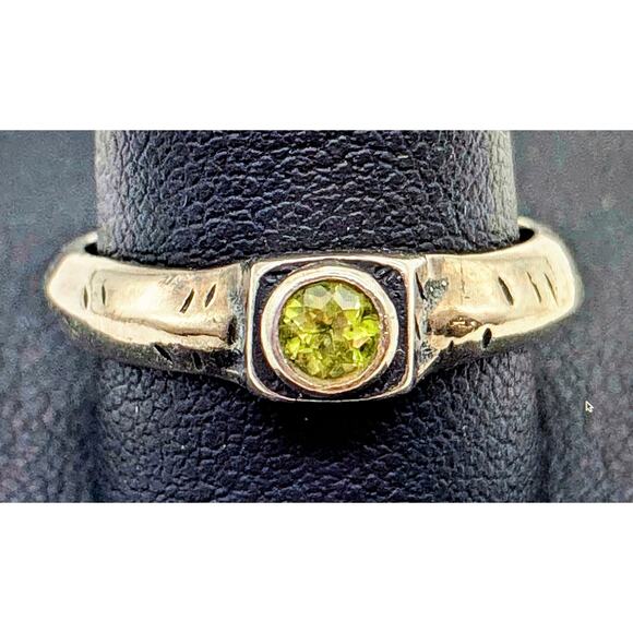 SILPADA 925 Sterling Silver Peridot Ring Size 7.75-8 - 3.67 grams - Picture 2 of 9
